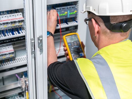 Elektroanlagen-Kontrolle bei NEB-Service GmbH & Co. KG in Neu-Isenburg