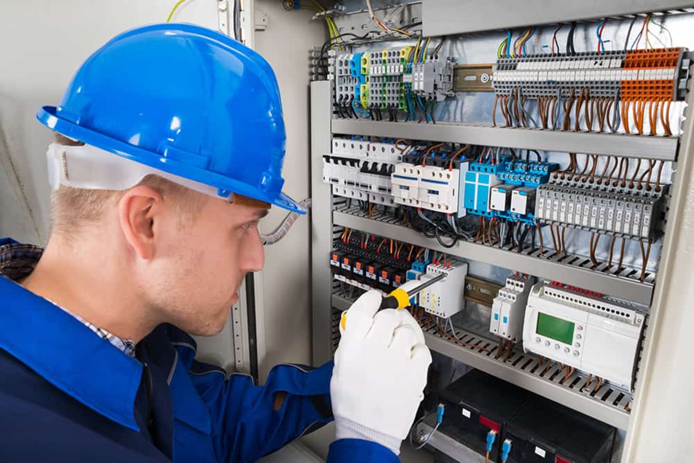 Elektroniker für Energie- und Gebäudetechnik (m/w/d) bei NEB-Service GmbH & Co. KG in Neu-Isenburg
