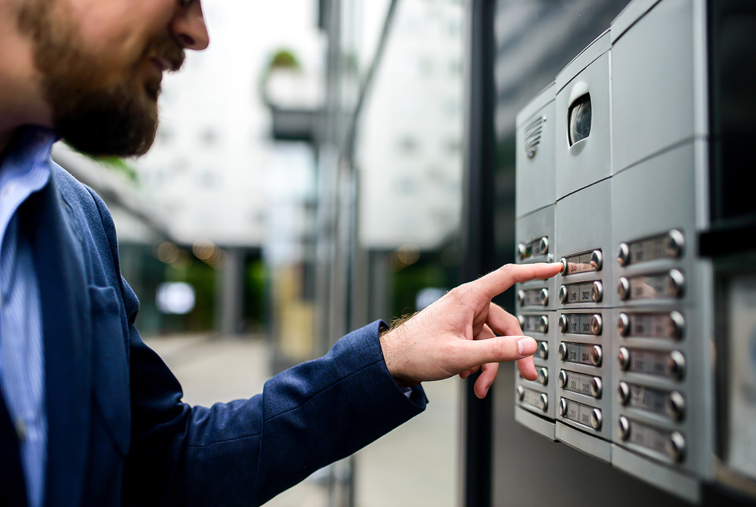 Sprech­anlagen bei NEB-Service GmbH & Co. KG in Neu-Isenburg